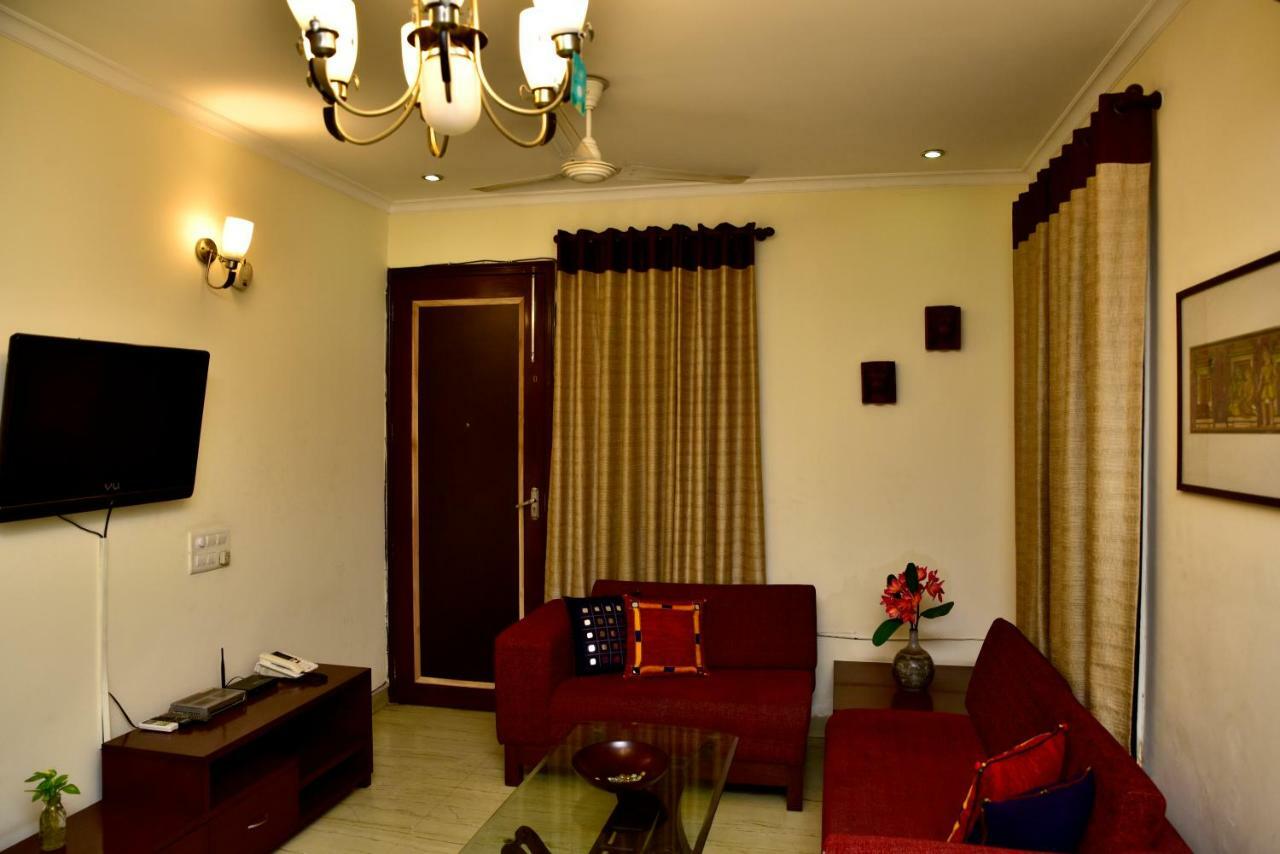 2Bhk Comfortable Furnished Serviced Apartments In Hauz Khas - Woodpecker Apartments New Delhi Ngoại thất bức ảnh